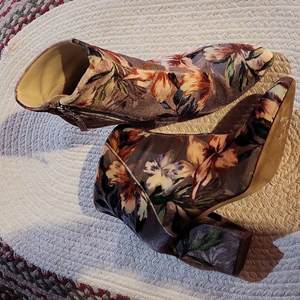 Nine West  booties